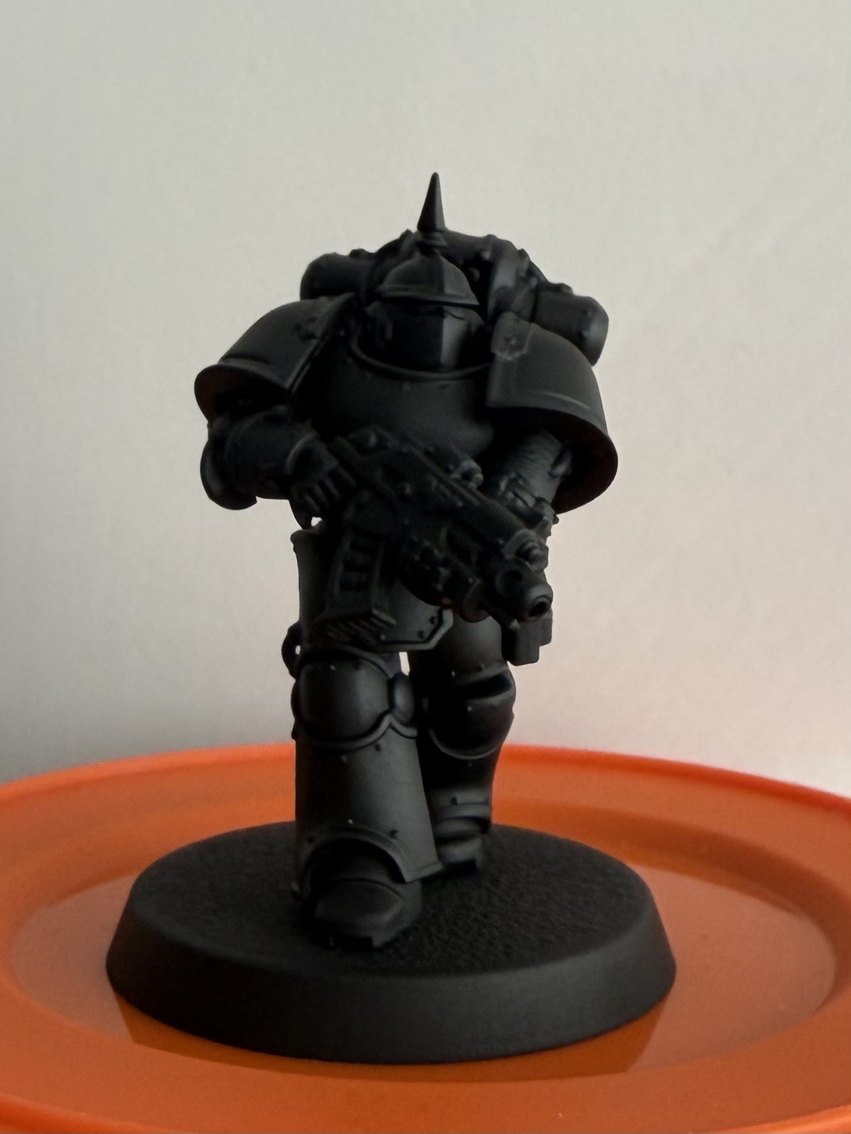 Solid matt black foundation — reference view 1