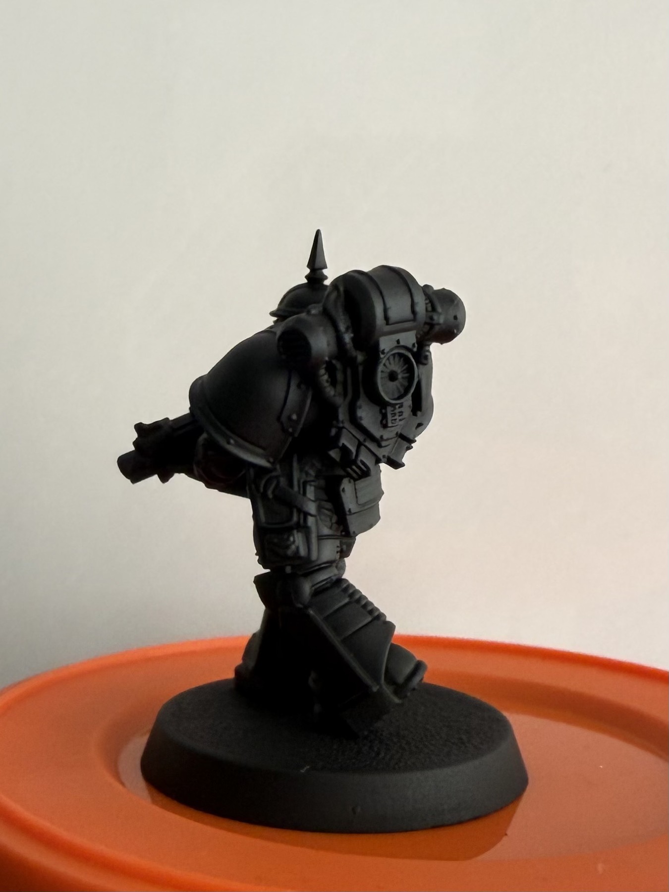 Solid matt black foundation — reference view 3